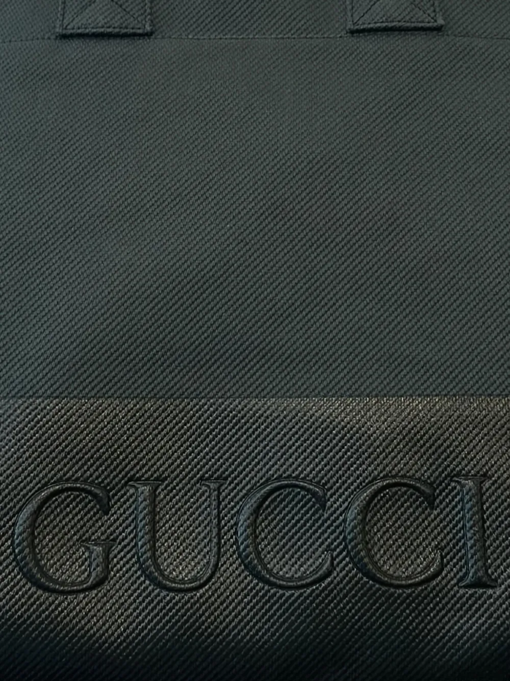 Gucci embossed-logo tote bag | Image 2