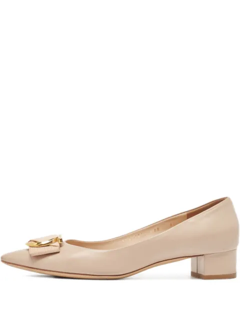 Ferragamo Pre-Owned zapatillas con puntera en punta