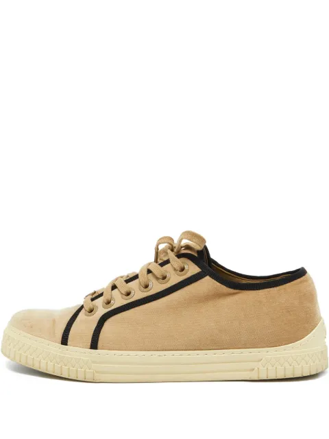CHANEL Pre-Owned tenis de terciopelo con logo CC