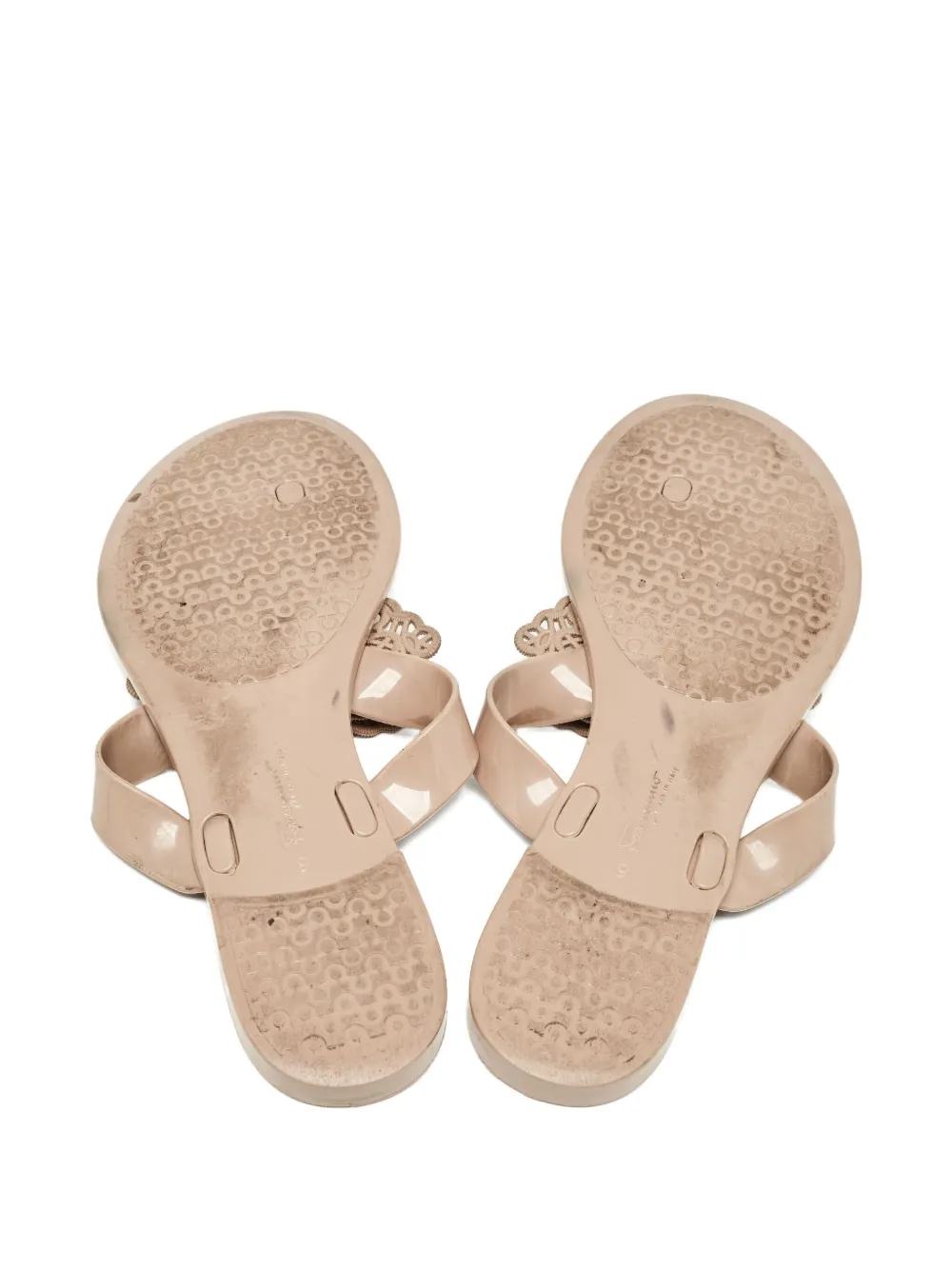 Pre-owned Ferragamo Pandy Bow-detailed Flip-flops In Neutral
