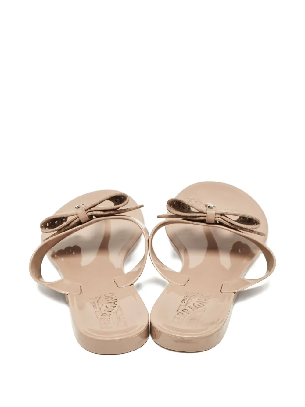 Pre-owned Ferragamo Pandy Bow-detailed Flip-flops In Neutral