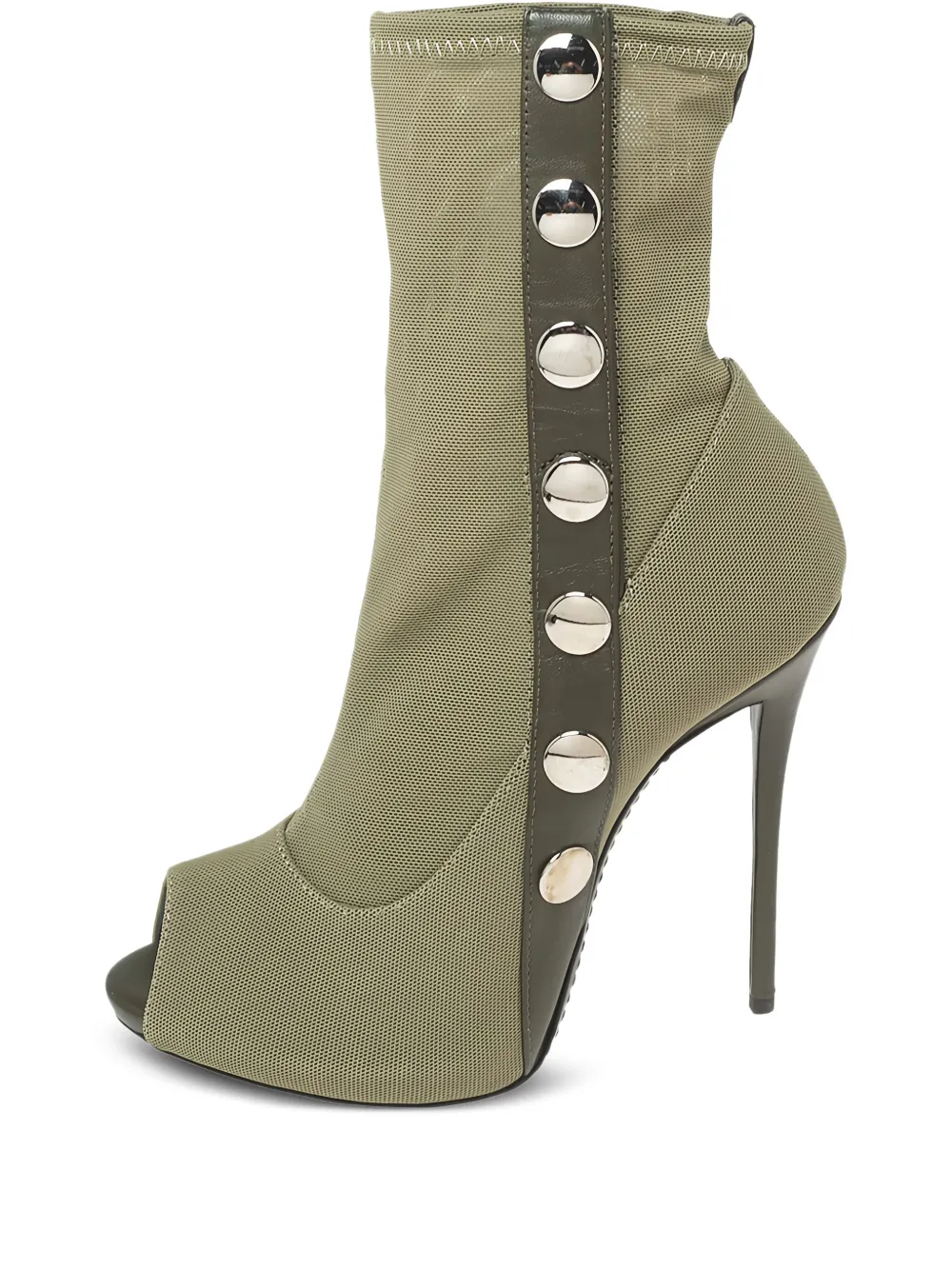 pre-owned 120mm studded boots