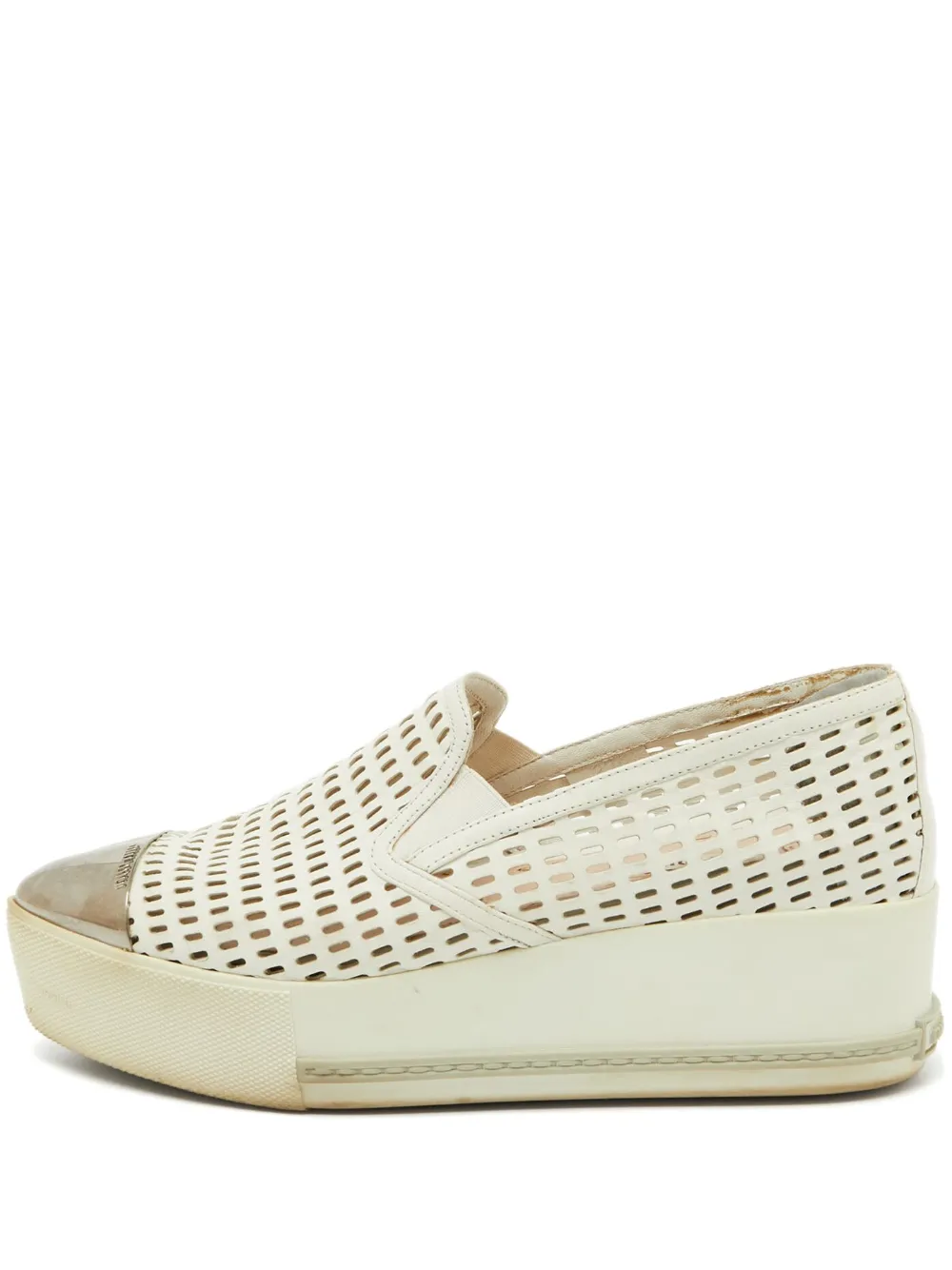 Miu Miu Pre-Owned baskets à détail perforé - Blanc Miu Miu Pre-Owned baskets à détail perforé - Blanc