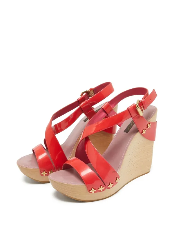 Louis Vuitton Pre-Owned 130mm patent-leather Wedge Sandals Red