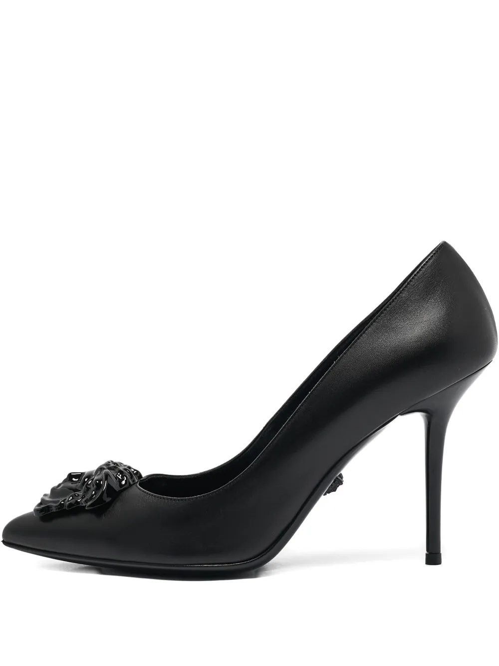 Medusa-emblem leather pumps
