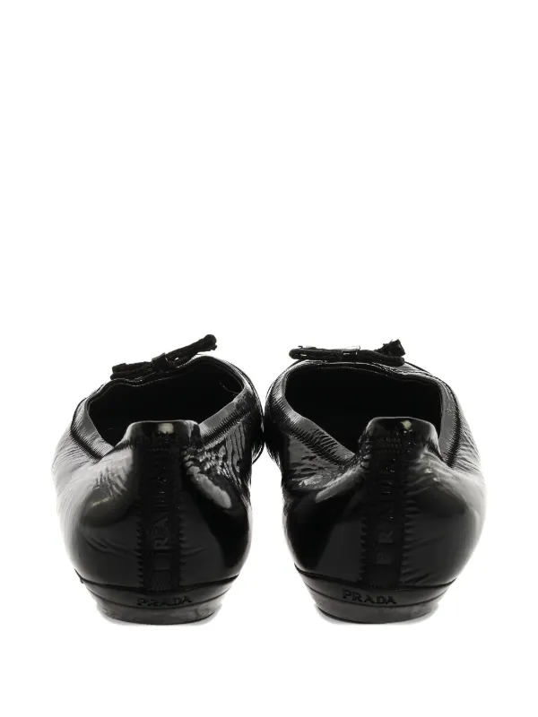 Prada Pre-Owned リボンディテール エナメルレザーフラットシューズ