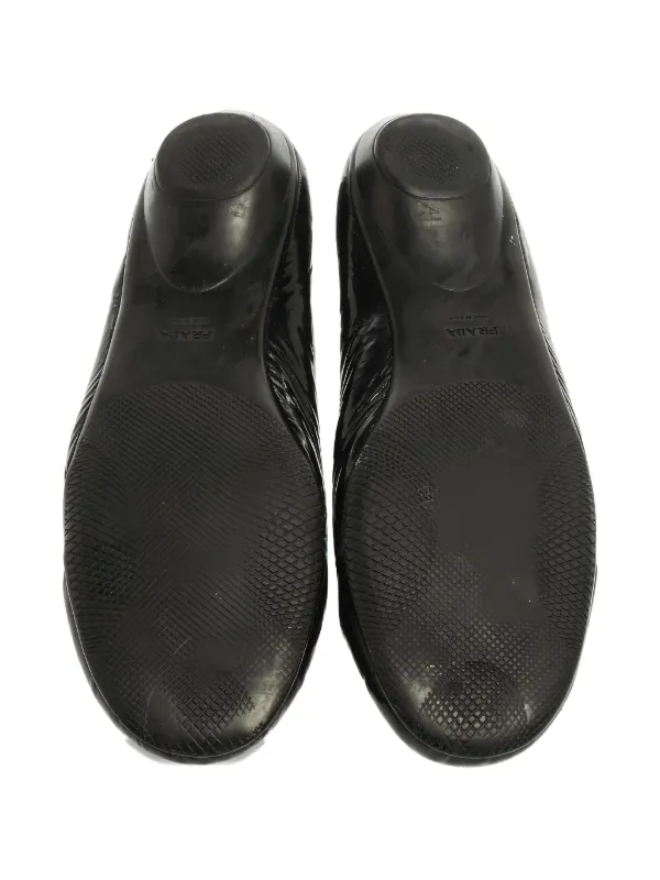 Prada Pre-Owned リボンディテール エナメルレザーフラットシューズ