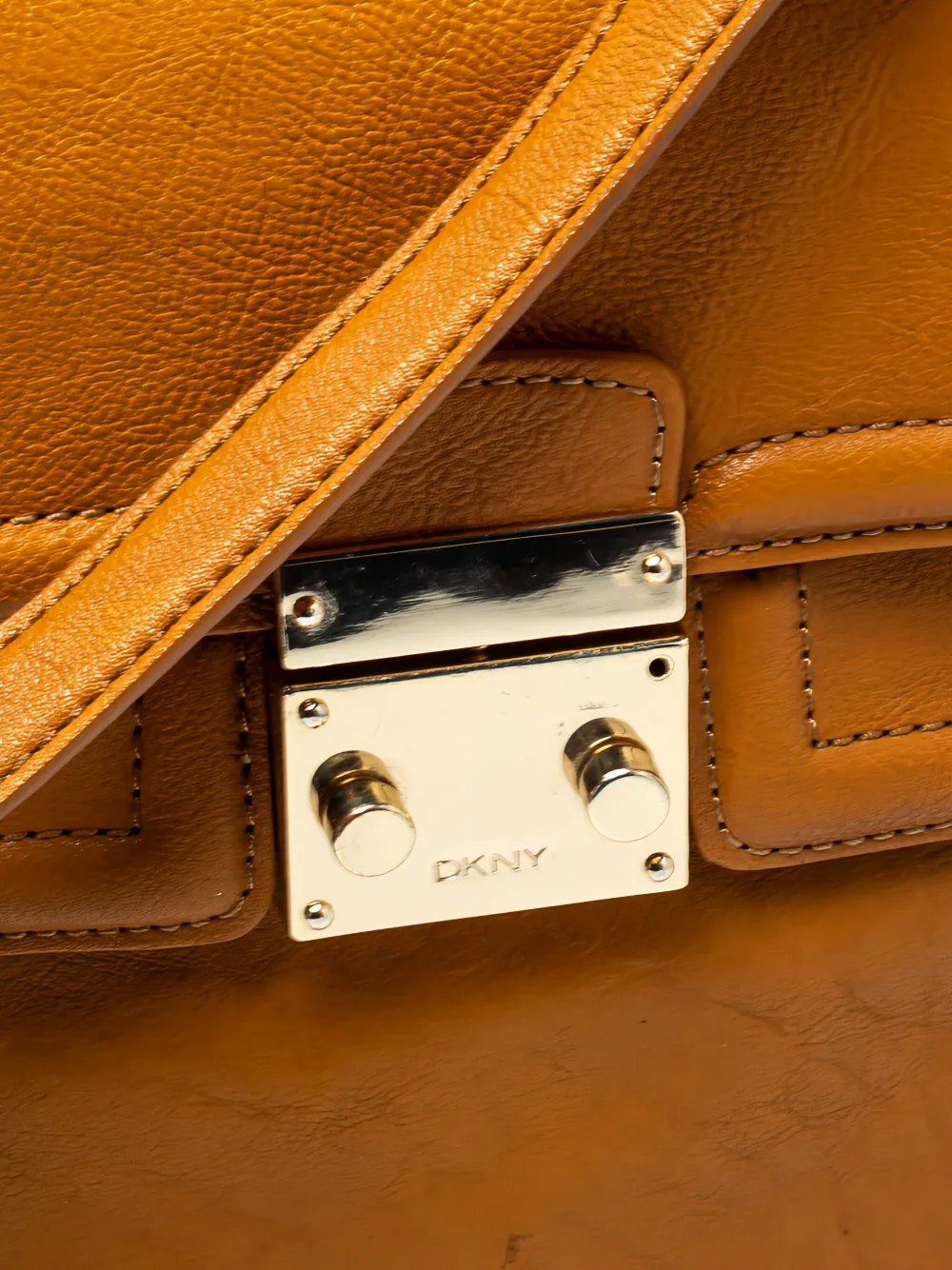 Pre-owned Dkny Vintage Leather Shoulder Bag