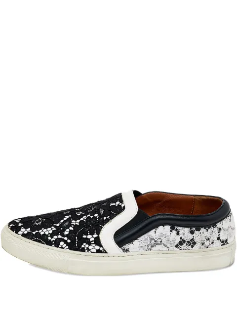 Givenchy Pre-Owned lace-detailing sneakers 