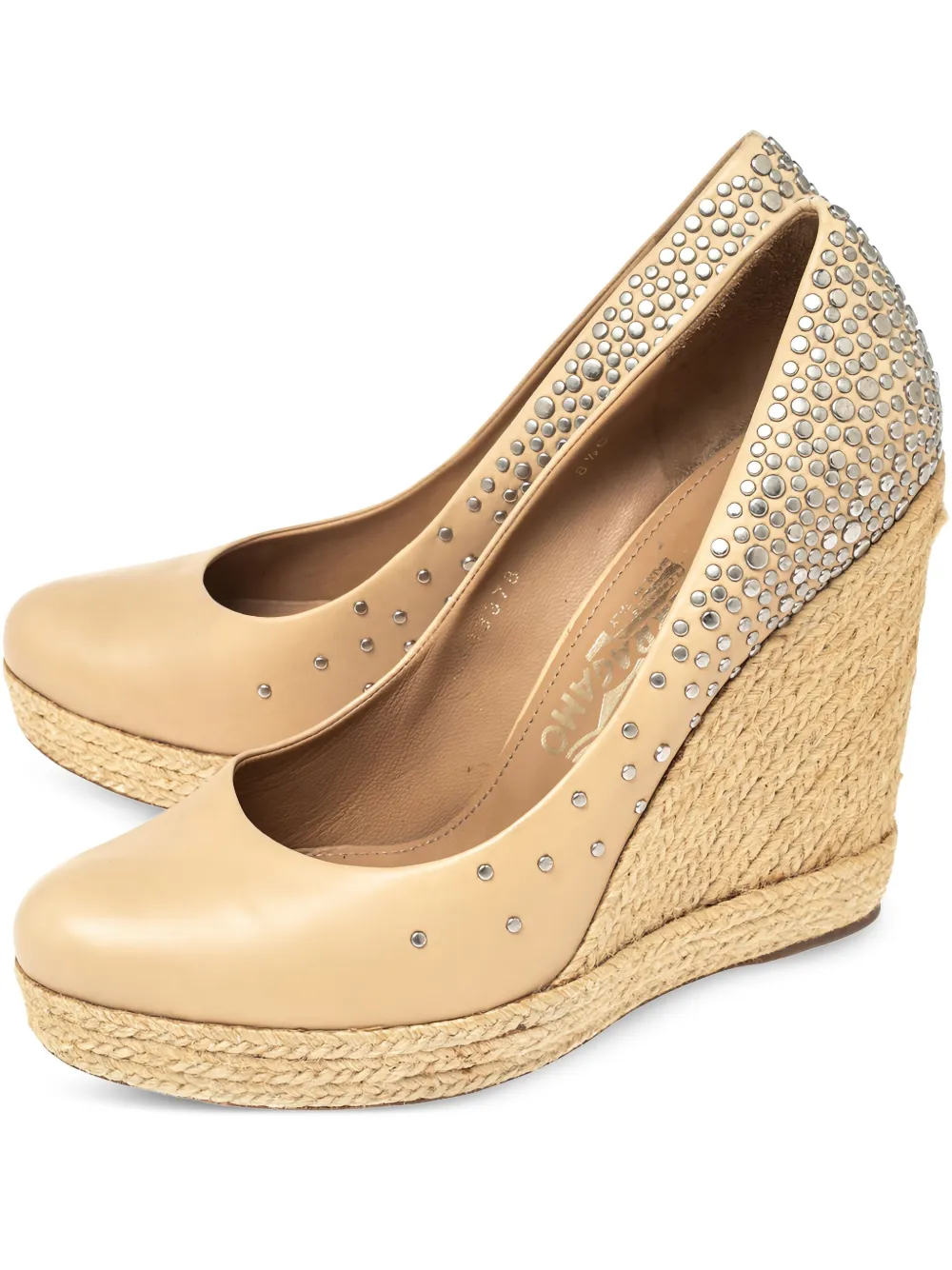 Pre-owned Ferragamo 2024 120mm Studded Pumps In Neutral