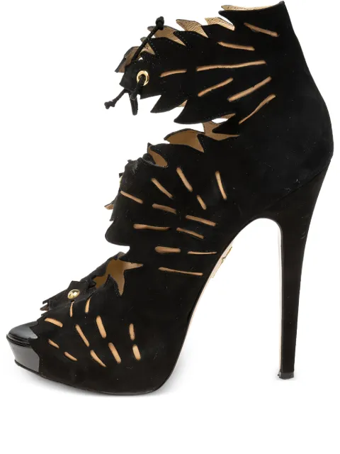 Charlotte Olympia صندل 'إيف' شمواه كلاسيكي بفتحات وزينة أوراق وكعب 145 ملم