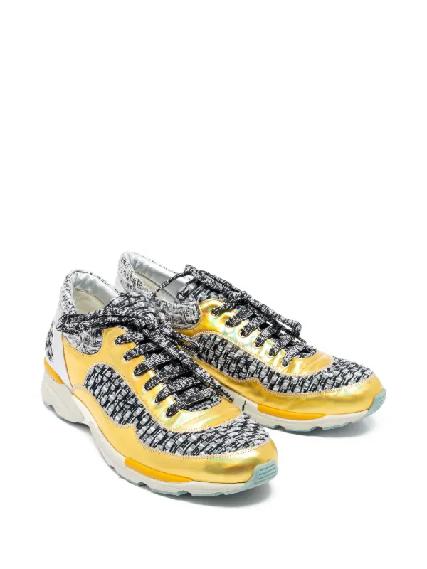 CHANEL スニーカー　ゴールド ゴールド（金色）系 CHANEL(シャネル) スニーカー(レディース