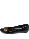 Gucci Pre-Owned Hysteria crest-button patent leather flats - Black