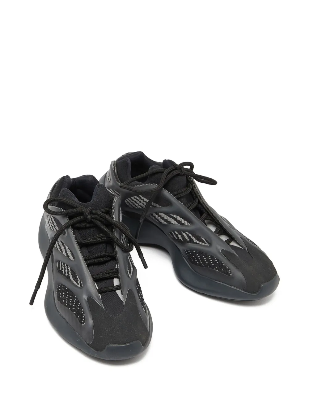 adidas Yeezy pre-owned 700 V3 mesh-panelled sneakers | Image 2