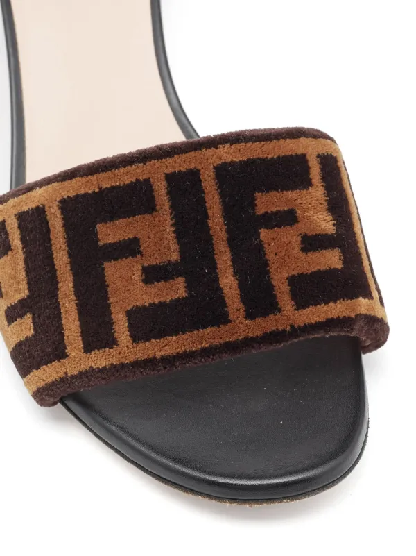 フェンディ モノグラムスライドサンダル ブラウン Fendi Pre-Owned モノグラム サンダル | ブラウン | FARFETCH JP