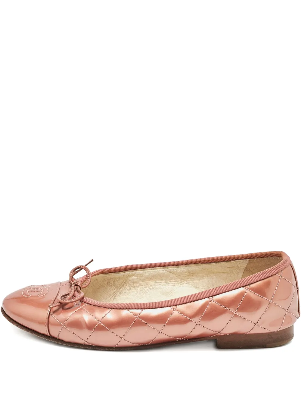 CHANEL Pre-Owned CC-logo patent-leather flat pumps | Pink | Image 1