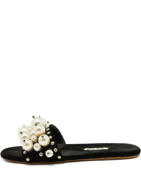 Miu Miu Pre-Owned sandalias con detalle de perlas