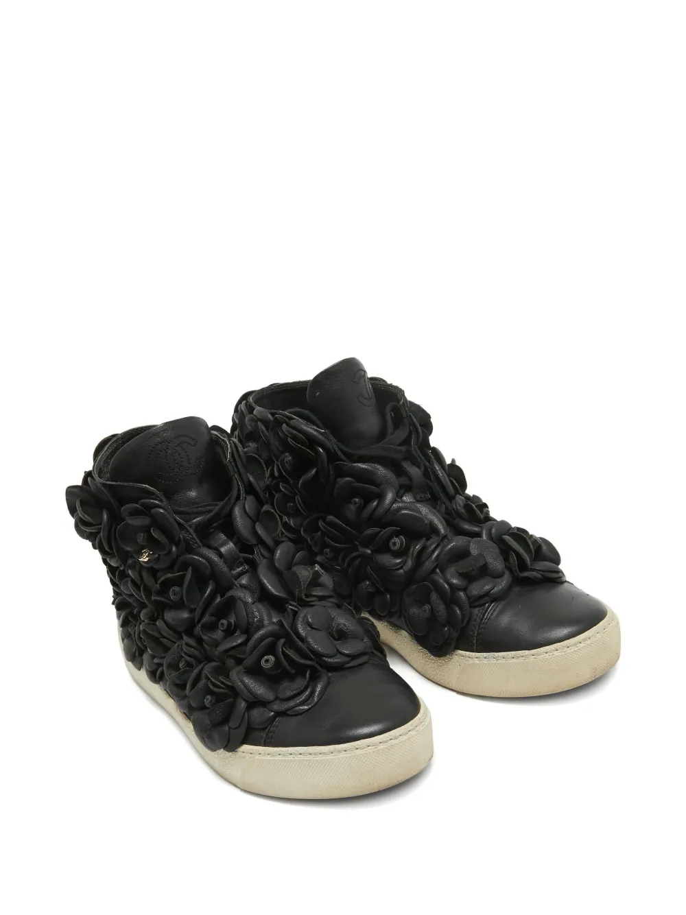 CHANEL Pre-Owned floral-appliqué sneakers | Image 2