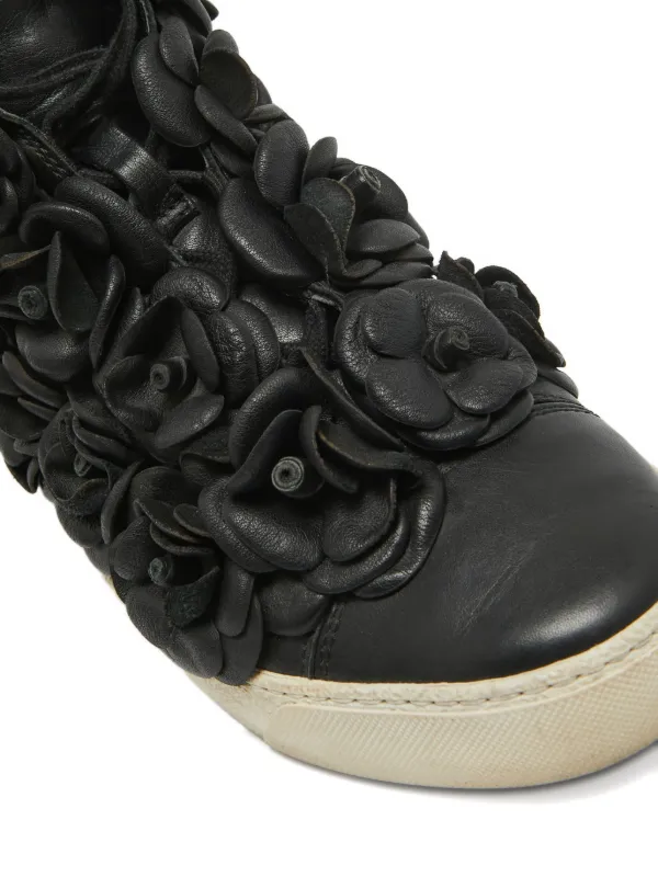 CHANEL Pre-Owned floral-appliqué Sneakers | Black | FARFETCH PL