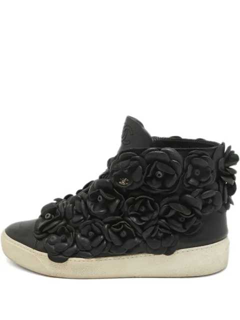 CHANEL Pre-Owned floral-appliqué sneakers