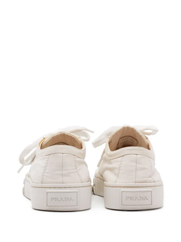 PRADA ホワイト レースアップ スニーカー Prada Pre-Owned レースアップ スニーカー | ホワイト | FARFETCH JP