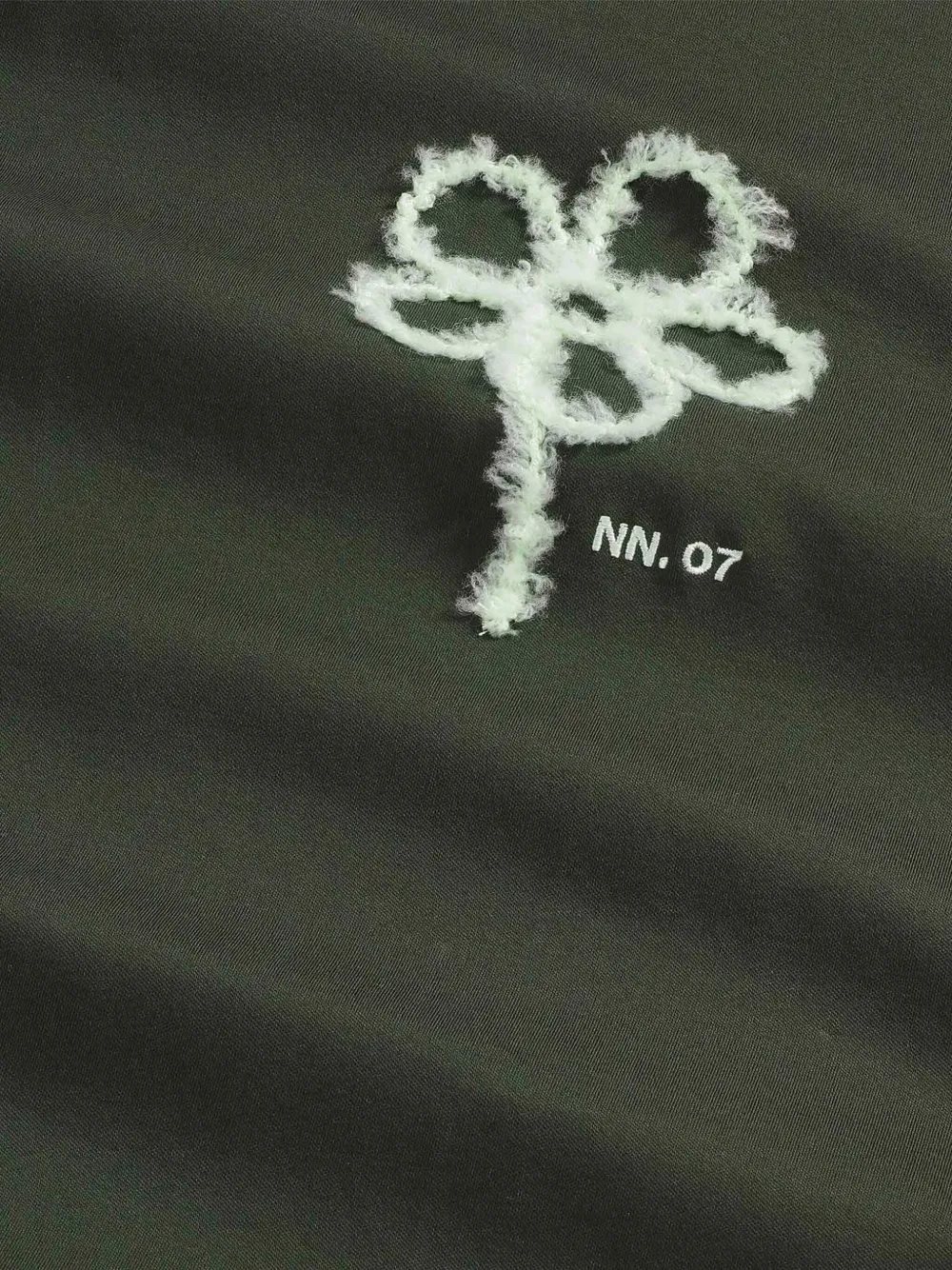 NN07 T-shirt met geborduurde bloemen Groen