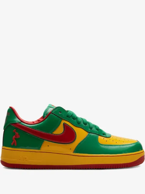 Nike tenis Concrete Boys Air Force 1 Low "Lucky Green/Mystic Red" en colaboración con Lil Yachty