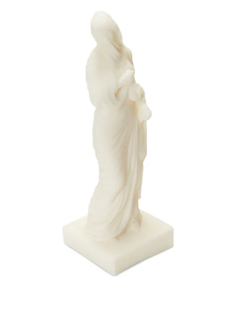 Stance sculpted candle