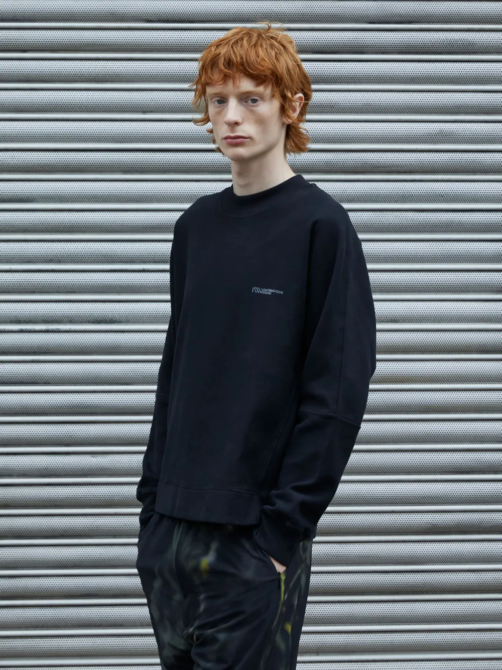 MOOS STUDIO crew-neck panelled sweatshirt Zwart