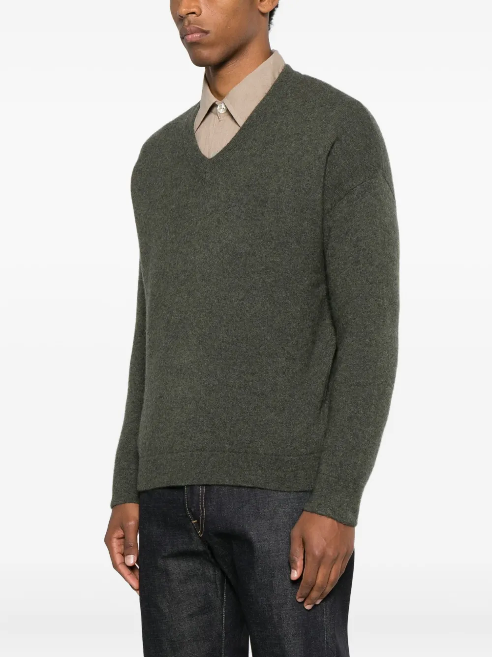 V领毛衣