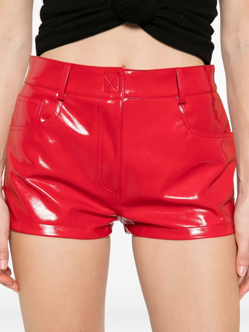 Norma Kamali Shorts met glanzende finish Rood