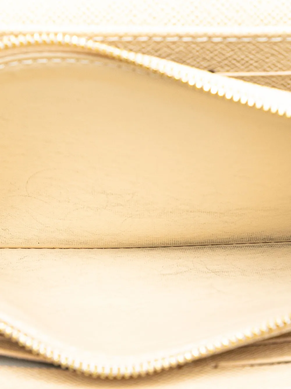 Pre-owned Louis Vuitton 2021-2025 Damier Azur Sarah Wallet Long Wallets In White