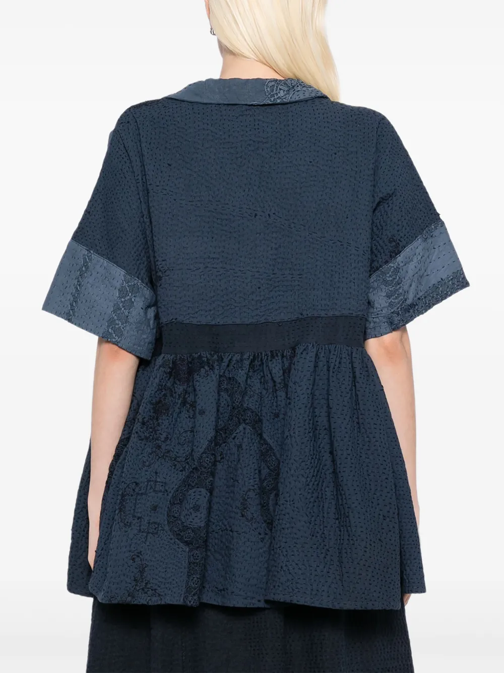By Walid April top Blauw