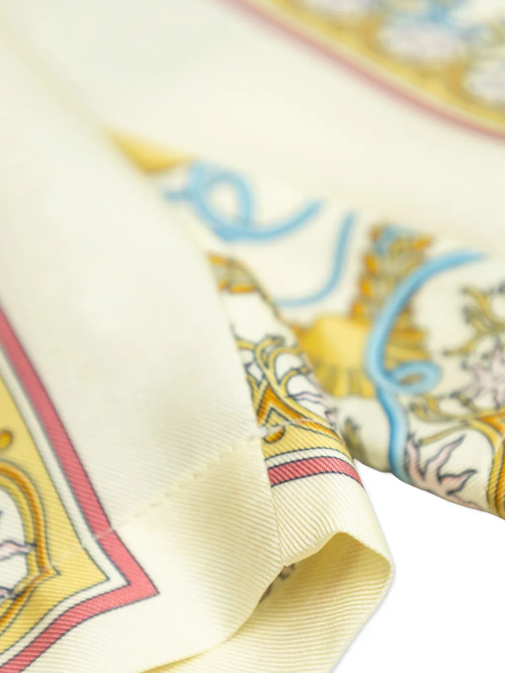 Versace Kids Zijden shorts met barokprint Beige