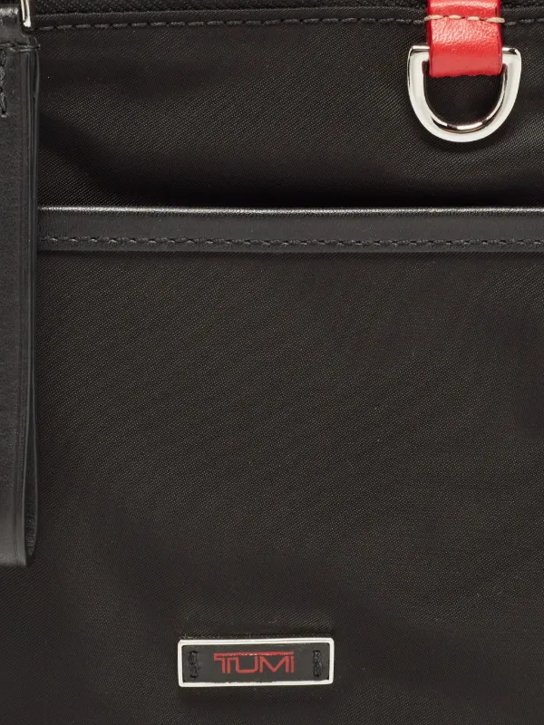 Tumi ロゴプレート ポーチ | ブラック | FARFETCH JP