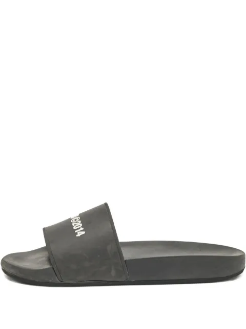 Axel Arigato logo slides