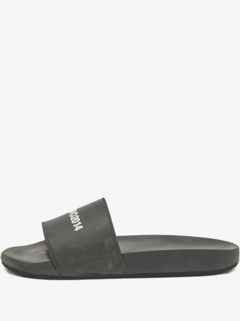 Axel Arigato logo slides