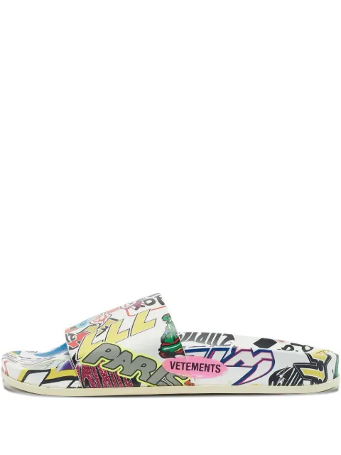 VETEMENTS graphic-print leather slides
