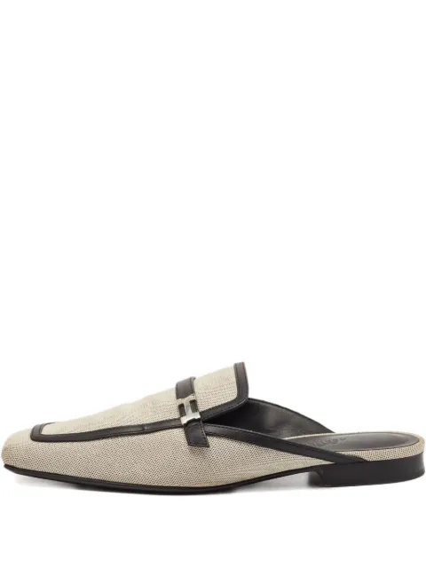 Hermès Pre-Owned logo-buckle loafers 
