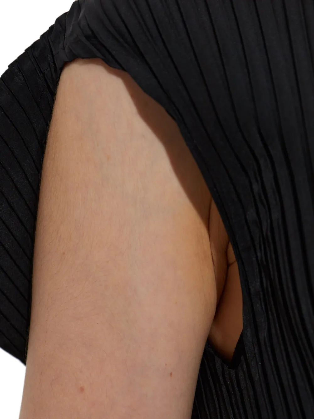 Issey Miyake Off-shoulder top Zwart