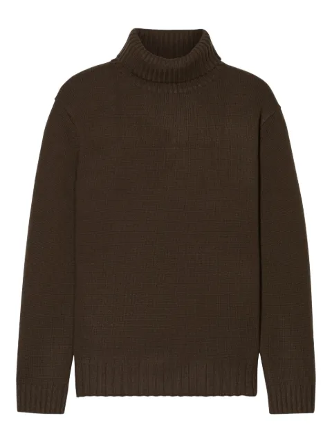 Closed turtleneck ribbed sweater
