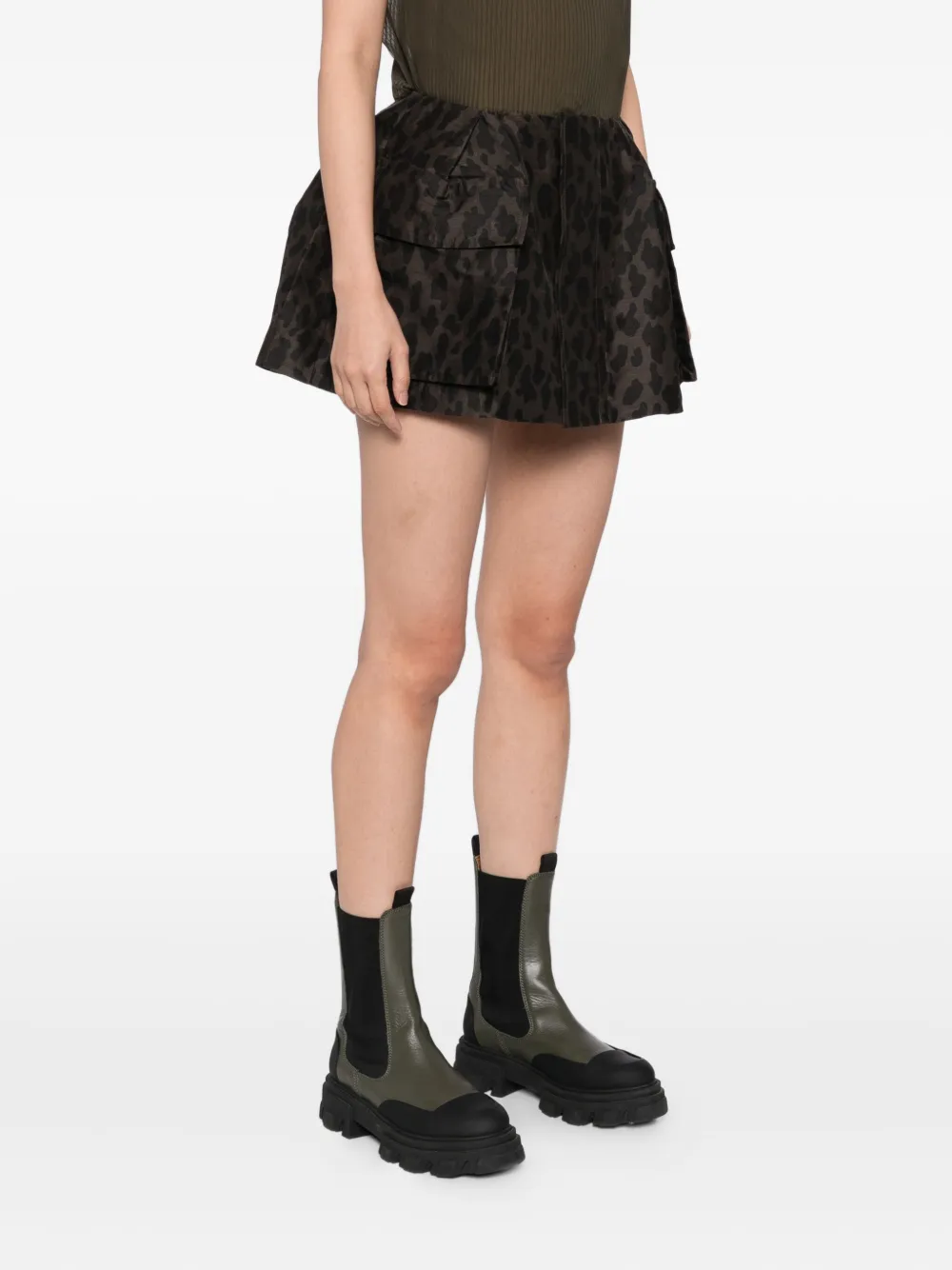 sacai Shorts met print Bruin