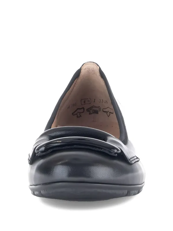 GABOR バックル フラットシューズ | ブラック | FARFETCH JP