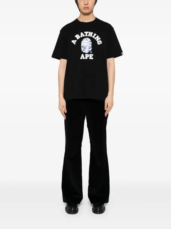 A BATHING APE® ロゴ Tシャツ | ブラック | FARFETCH JP