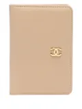 CHANEL Pre-Owned 2000s interlocking CC card holder - Neutrals