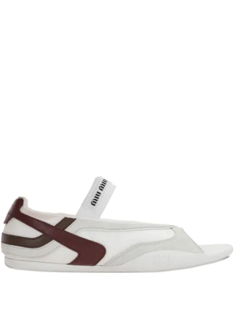 Miu Miu Sneakers met vlakken en bandjes