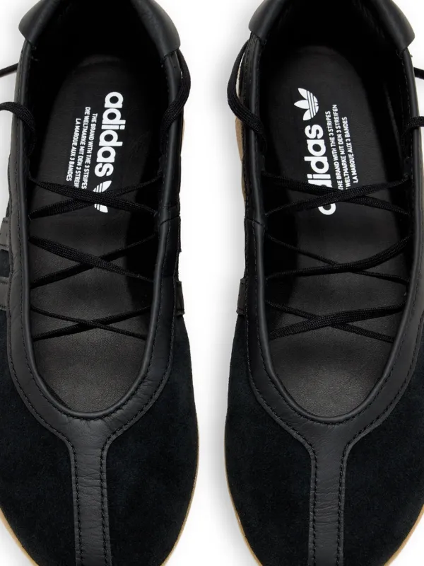 Adidas レース フラットシューズ | ブラック | FARFETCH JP