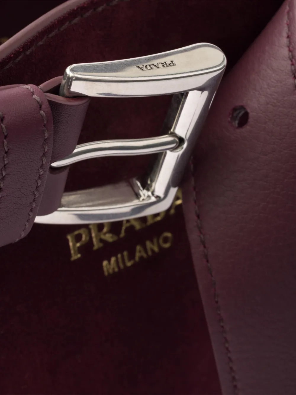 Prada Medium leren shopper met gesp Rood