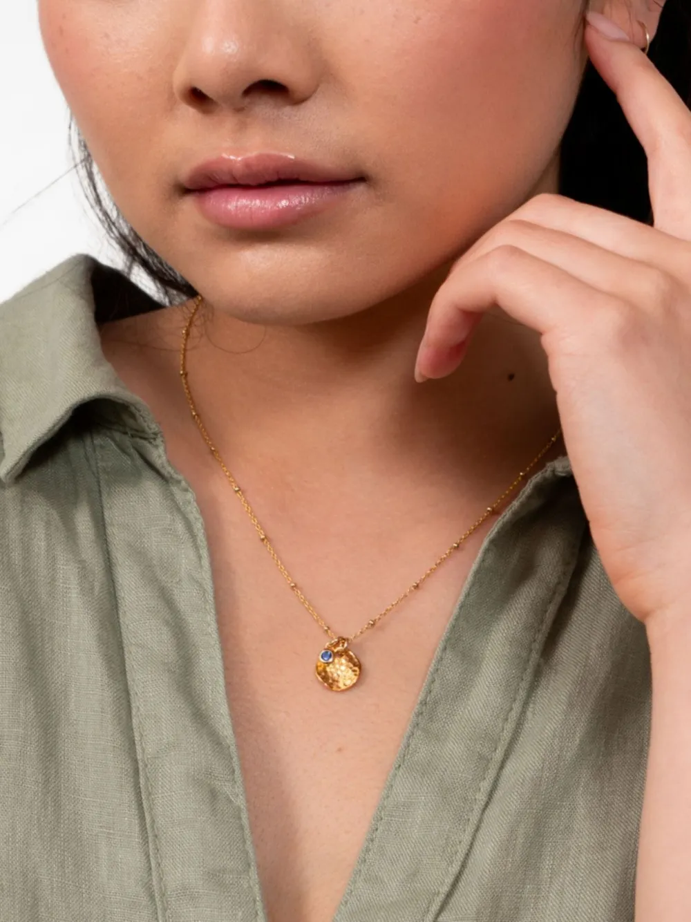 DOWER AND HALL hammered disc sapphire necklace | Image 2