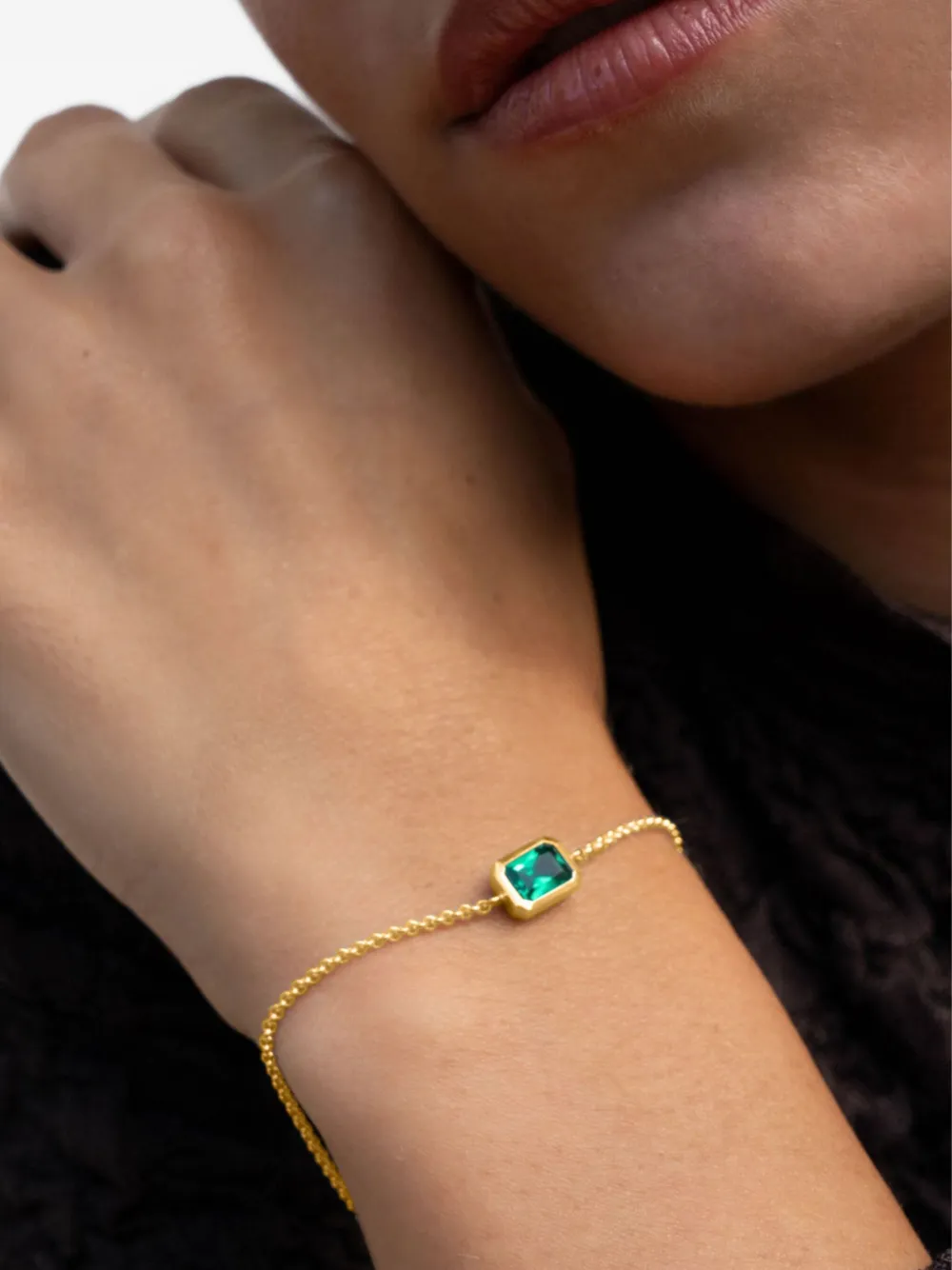 DOWER AND HALL Octagon schakelarmband met groene granaat - Goud